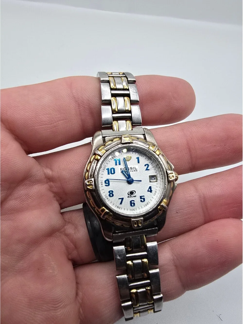 Fossil Blue Women’s Quartz Analog Two-Tone Steel Date 50m White/Blue Dial